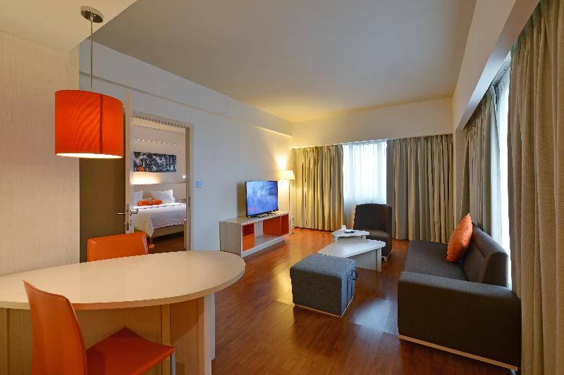 Harris Hotel & Conventions Ciumbuleuit Bandung Exterior foto